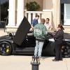 Kanye West a fait du shopping au centre commercial Barneys New York, qu'il a quitté au volant de sa Lamborghini. Beverly Hills, le 4 novembre 2013.