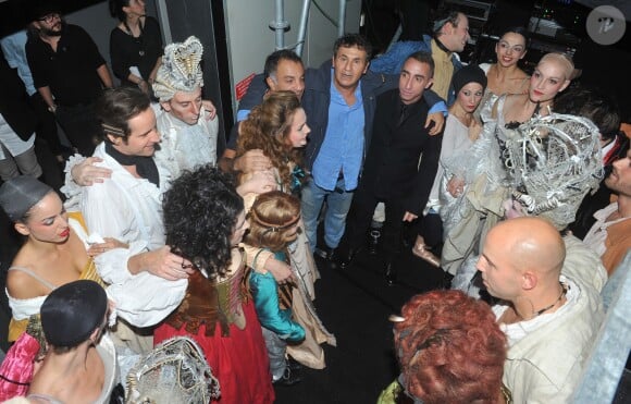 Dove Attia et la troupe "1789 les amants de la Bastille" lors de la représentation de la nouvelle version en live du spectacle musical, signé par Dove Attia et Albert Cohen, au Palais des Sports a Paris, le 7 Novembre 2013