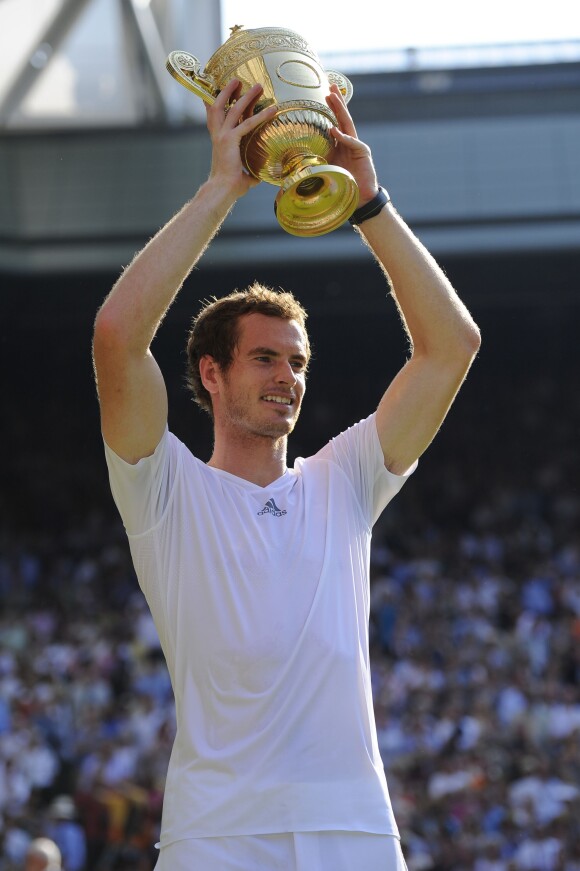 Andy Murray après sa victoire à Wimbledon face à Novak Djokovic au All England Lawn Tennis and Croquet Club de Londres, le 7 juillet 2013
