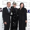 Lady Gaga entourée de Jeff Koons et Marina Abramović à l'occasion de l'ARTRAVE, la soirée de lancement de son album ARTPOP à New York, le 10 novembre 2013. 