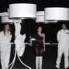 Lady Gaga présente "Volantis", la première robe volante, à l'occasion de l'ARTRAVE, la soirée de lancement de son album ARTPOP à New York, le 10 novembre 2013. 