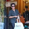 Kris Jenner effectue un passage à la boutique Diane's Swimwear à Calabasas, le 8 novembre 2013.