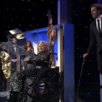Sacha Baron Cohen ''tue'' une vieille dame en fauteuil roulant