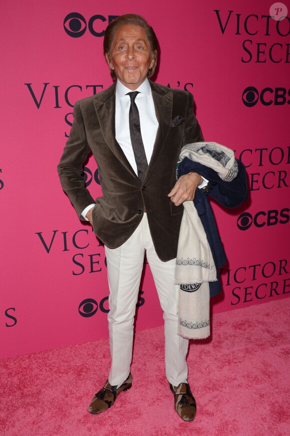 Valentino Garavani assiste au défilé Victoria's Secret 2013 à la 69th Regiment Armory. New York, le 13 novembre 2013.