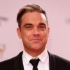 Robbie Williams prend la pose lors de la 65e cérémonie des Bambi Awards à Berlin, en Allemagne, le 14 novembre 2013.