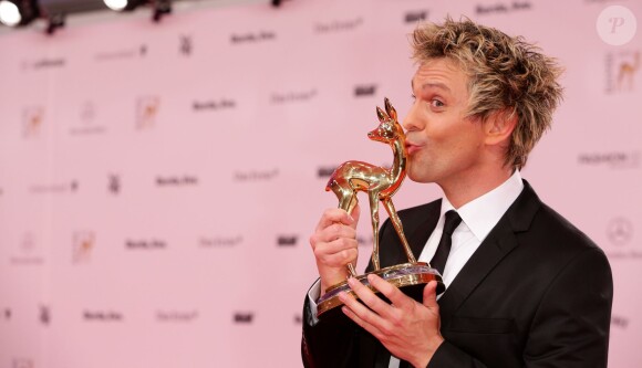 Sascha Grammel prend la pose lors de la 65e cérémonie des Bambi Awards à Berlin, en Allemagne, le 14 novembre 2013.