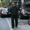 Alec Baldwin s'en est une nouvelle fois pris verbalement à des photographes, jeudi 14 novembre dans les rues de New York.