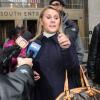 Geneviève Sabourin quitte le tribunal de New York, le 12 novembre 2013, après son procès qui l'oppose à l'acteur Alec Baldwin.