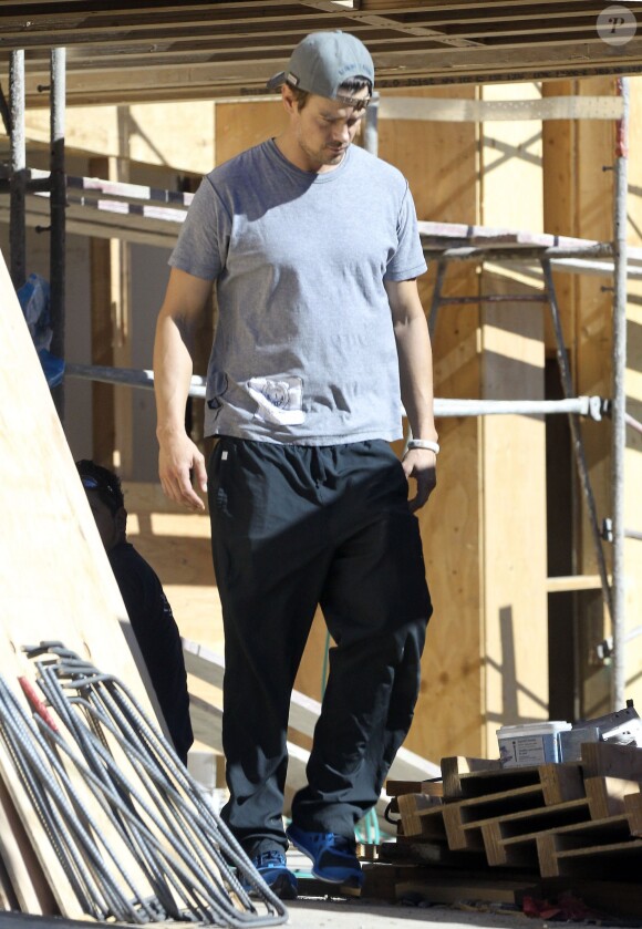 Exclusif - Josh Duhamel est allé voir les travaux dans sa nouvelle maison en construction à Brentwood. Le 14 novembre 2013.
