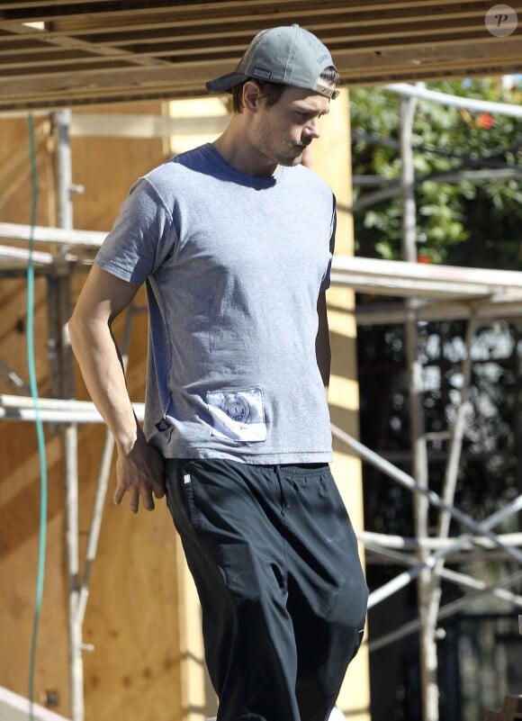 Exclusif - Josh Duhamel dans le quartier de Brentwood. Le 14 novembre 2013.