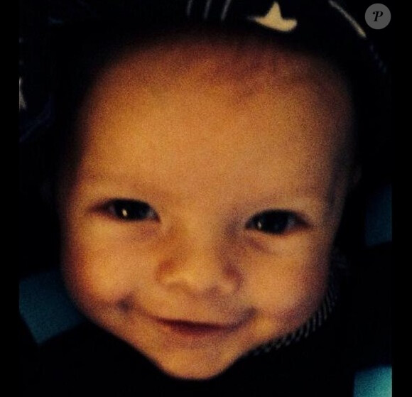 Fergie a posté une photo de l'adorable Axl Jack pour fêter les 41 ans de son époux, Josh Duhamel, le 14 novembre 2013.