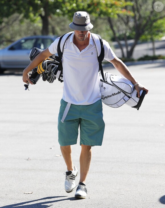 Pour son anniversaire, Josh Duhamel est allé jouer au golf à Brentwood. Le 14 novembre 2013.