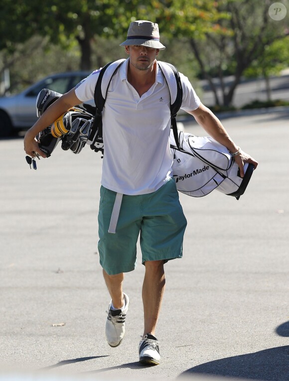 Josh Duhamel est allé jouer au golf pour son anniversaire. Brentwood, Los Angeles, le 14 novembre 2013.