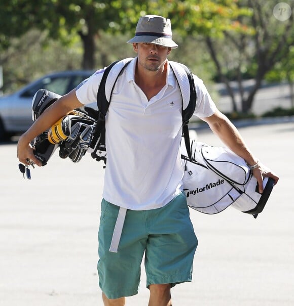 Josh Duhamel est allé jouer au golf pour son anniversaire. Brentwood, Los Angeles, le 14 novembre 2013.