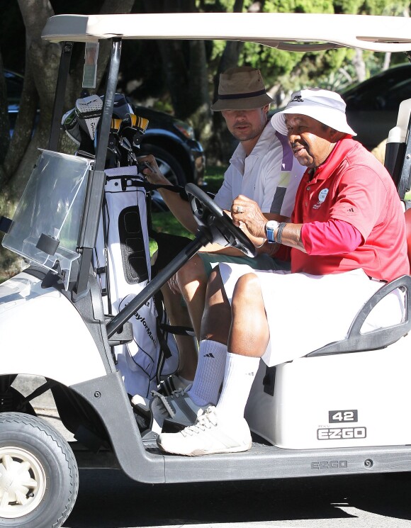 Josh Duhamel est allé jouer au golf pour son anniversaire. Brentwood, Los Angeles, le 14 novembre 2013.