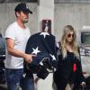 Fergie et son mari Josh Duhamel emmènent leur fils Axl à l'hopital à Santa Monica, le 3 octobre 2013.