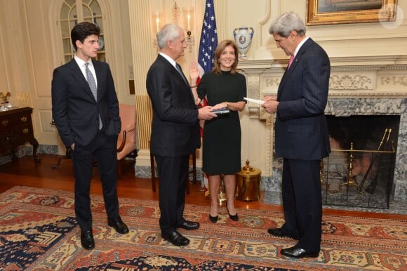 John Kerry, Caroline Kennedy, son mari Edwin Schlossberg et son fils John à Washington le 12 Novembre 2013.