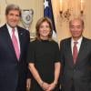 John Kerry, Caroline Kennedy et l'ambasadeur du Japon aux Etats-Unis Kenichiro Sasae à Washington le 12 Novembre 2013.