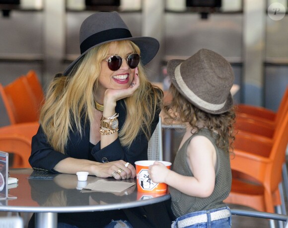 Rachel Zoe et son fils Skyler sont allés chez Yogurt Stop à West Hollywood. Le 14 novembre 2013.