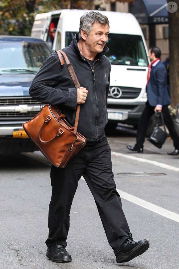 Alec Baldwin va voir son coiffeur à New York, le 15 novembre 2013.