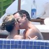 Jennifer Aniston et son fiancé le beau Justin Theroux en vacances avec leurs amis Jason Bateman et sa femme Amanda Anka à Mexico, le 20 aout 2013