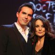 Maxime Chattam et son épouse Faustine Bollaert au Grand Rex à Paris le 16 novembre 2013 pour la présentation du livre de Stephen King.