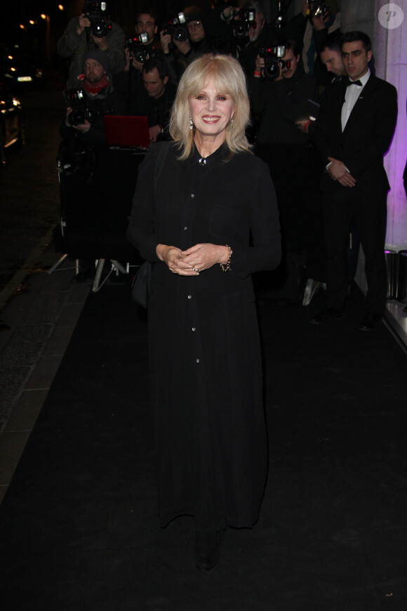 Joanna Lumley lors des 59e Evening Standard Theatre Awards à Londres le 17 novembre 2013.