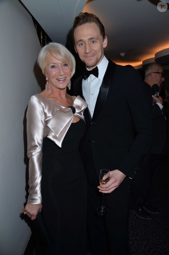 Dame Helen Mirren et Tom Hiddleston lors des 59e Evening Standard Theatre Awards à Londres le 17 novembre 2013.