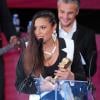 La chanteuse Zaho reçoit le prix de meilleure artiste féminine à la cérémonie des Trace Urban Music Awards 2013, à Paris, le 14 mai 2013.