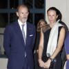 Le prince Kyril de Bulgarie et une amie attendent le dîner de la fondation Espagne-Floride à Miami, le 19 novembre 2013, présidé par le prince Felipe et la princesse Letizia.