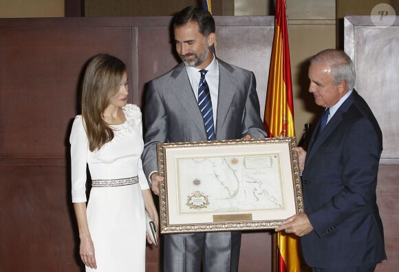 Le prince Felipe et Letizia d'Espagne ont reçu les clés de la ville de Miami lors d'une cérémonie, à Miami, le 18 Novembre 2013.