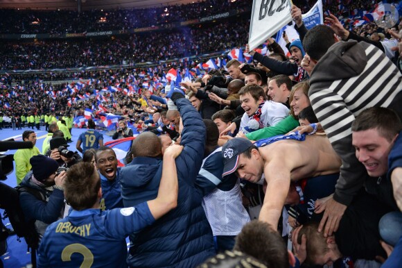 Les joueurs de l'équipe de France ont enflammé le Stade de France après leur qualification pour le Mondial 2014 en battant l'Ukraine 3-0. Saint-Denis, le 19 novembre 2013.