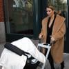 Kim Kardashian et sa fille North à poussette, surprises dans les rues du quartier de SoHo à New York. Le 19 novembre 2013.