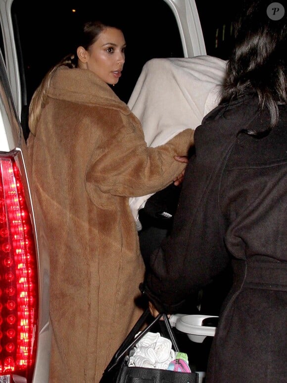 Kim Kardashian et sa fille North à New York, le 19 novembre 2013.