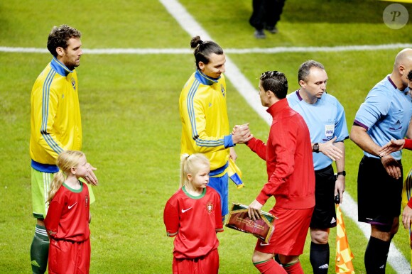 Cristiano Ronaldo et Zlatan Ibrahimovic lors du match Suède-Portugal à Stockholm durant lequel le premier a inscrit un triplé pour qualifier son équipe pour la prochaine Coupe du Monde au Brésil, le 19 novembre 2013 (2-3)