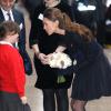 Kate Middleton, duchesse de Cambridge, arrive dans les bureaux de Clifford Chance pour participer à un forum à Londres, le 20 novembre 2013.