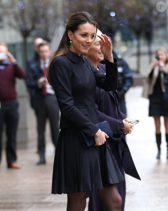 Kate Catherine Middleton, quitte les bureaux de Clifford Chance à Londres, le 20 novembre 2013.