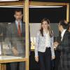 Le prince Felipe et la princesse Letizia d'Espagne ont visité l'exposition "Tapas : Spanish Design for Food" à Miami, le 19 novembre 2013.
