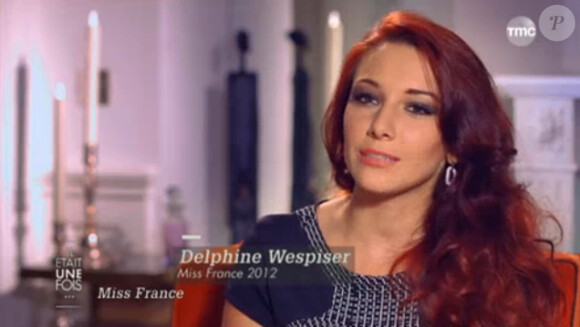 Delphine Wespiser dans Il était une fois Miss France sur TMC le 20 novembre 2013