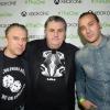 Philippe Vandel, Pierre Ménès et Merwan Rim lors de la soirée de lancement de la Xbox One à Paris le 21 novembre 2013.