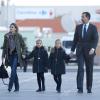 Le Prince Felipe d'Espagne, la Princesse Letizia, leurs filles, la Princesse Leonor et la Princesse Sofia à l'Hôpital de l'université Quiron où le Roi Juan Carlos a été opéré de la hanche, Madrid, le 22 novembre 2013.