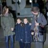 Le Prince Felipe d'Espagne, la Princesse Letizia, leurs filles, la Princesse Leonor et la Princesse Sofia, la Reine Sofia à l'Hôpital de l'université Quiron où le Roi Juan Carlos a été opéré de la hanche, Madrid, le  22 novembre 2013.