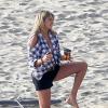 Kate Upton, relax, a passé le samedi 23 novembre sur la plage de Malibu pour un shooting photo