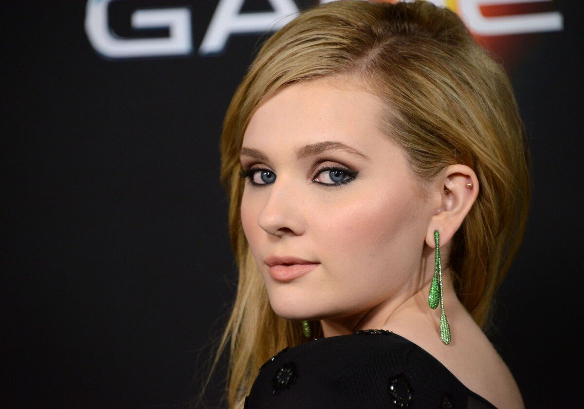 Abigail Breslin : Adieu la fillette de Little Miss Sunshine, elle pose  topless - Purepeople