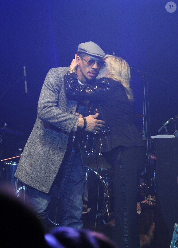 Nicoletta a triomphé sur scène et a partagé un duo avec son ami JoeyStarr sur le titre Mamy Blue, au Bataclan à Paris, le 23 novembre 2013.