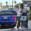 Gavin Rossdale fait le plein de sa Rolls-Royce avant de se rendre à Disneyland avec sa femme Gwen Stefani, enceinte, et leurs deux garçons. Anaheim, le 25 novembre 2013.
