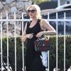 Gwen Stefani s'arrête à une station essence, avant de se rendre à Disneyland avec son mari et leurs deux garçons. Anaheim, le 25 novembre 2013.
