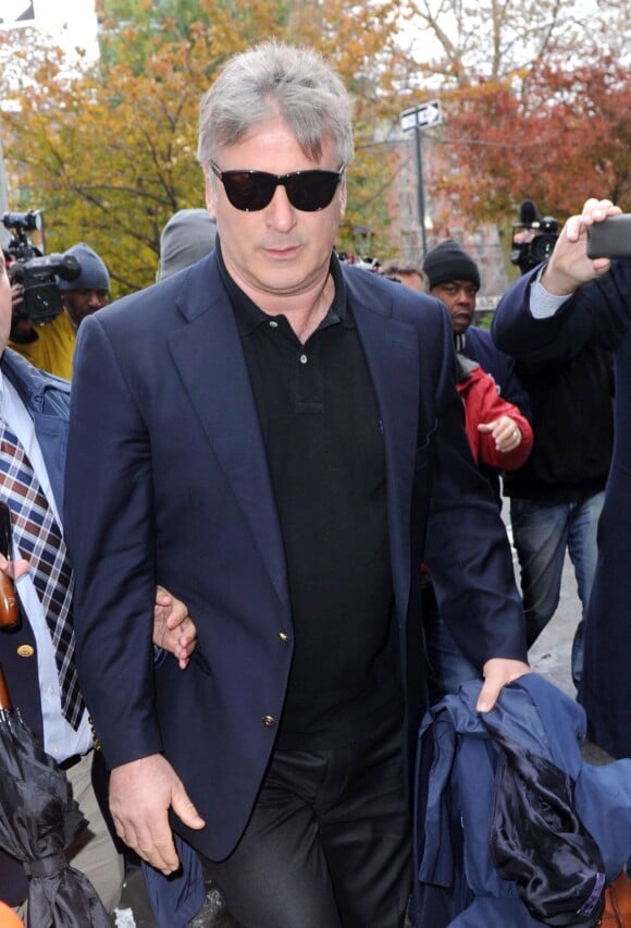 Alec Baldwin a témoigné dans l'affaire de harcèlement, dont il a été victime, contre l'actrice québécoise Geneviève Sabourin au tribunal de New York. Le 12 novembre 2013.