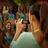 Marine Lorphelin passe de l'autre côté de l'objectif pendant le célèbre shooting photo en maillot de bain au Sri Lanka pour Miss France 2014