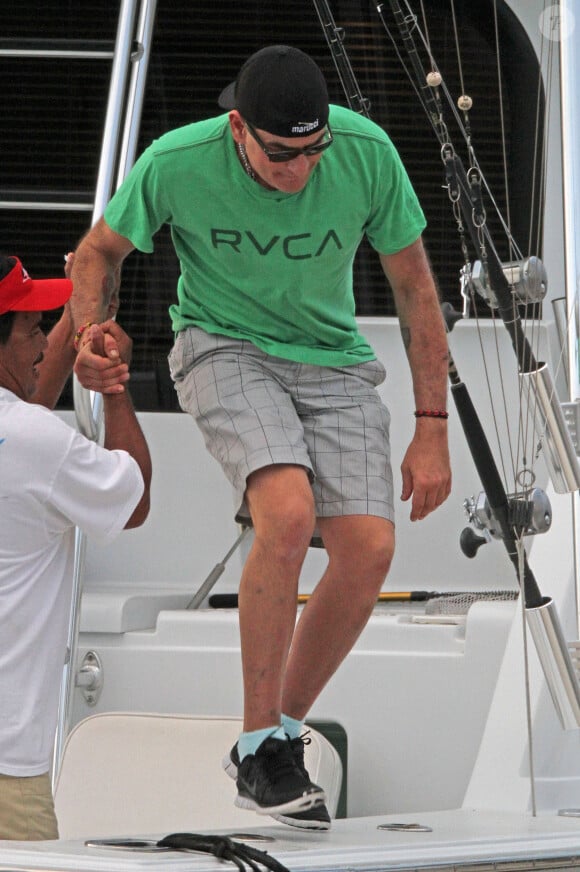 Charlie Sheen en vacances avec sa nouvelle petite amie à Cabo San Lucas au Mexique, le 29 novembre 2013.